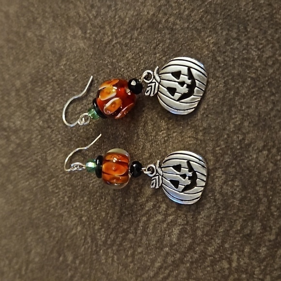 HANDMADE Halloween Lampwork Glass Beaded Pumpkin Dangle Earrings - Picture 2 of 4
